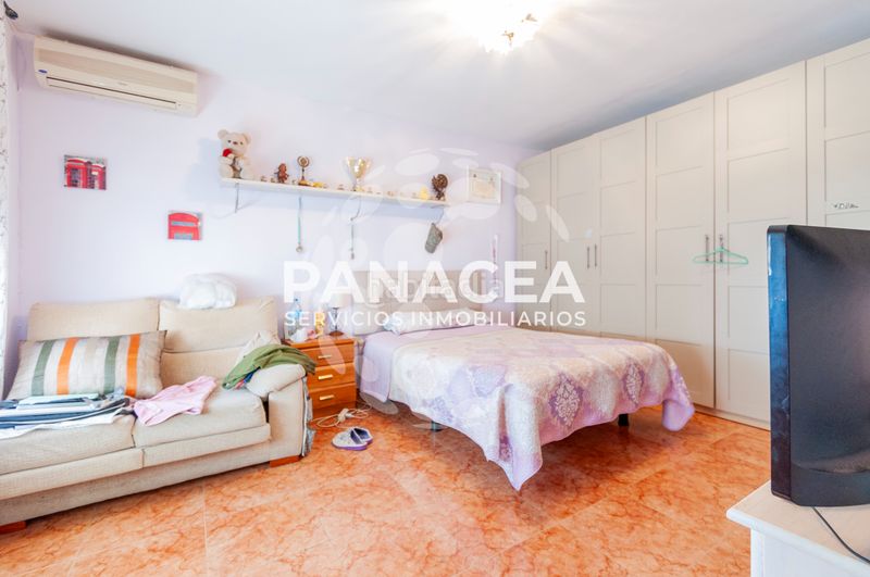 Foto 402c1a85-48d4-46fa-b2ab-bc1ad343252b. Casa adossada amb aparcament a Roquetas pueblo Roquetas de Mar