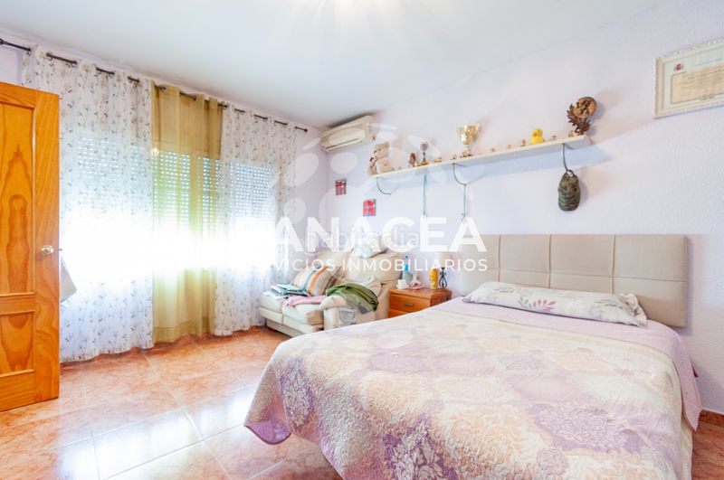 Foto 52ed6d5b-54ec-4552-831f-475ad0e4cbda. Casa adossada amb aparcament a Roquetas pueblo Roquetas de Mar