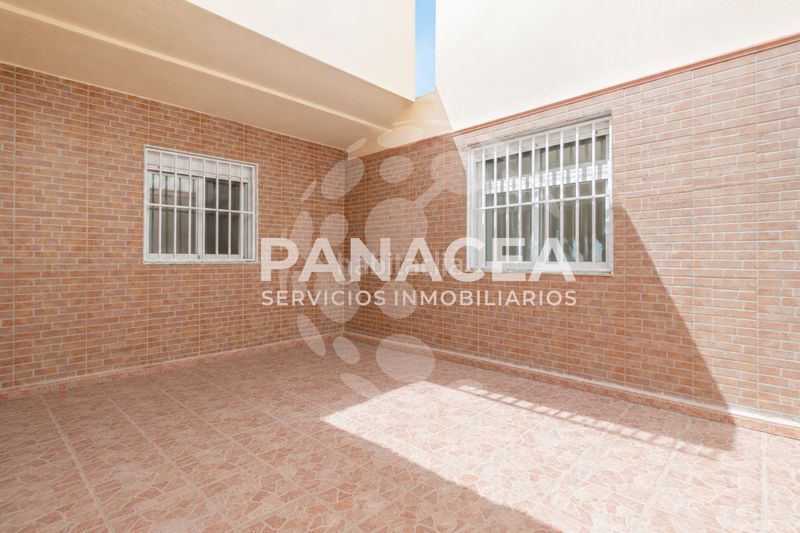 Foto 91837779-5902-43c9-820c-b12a1f176f9c. Casa adossada amb aparcament a Roquetas pueblo Roquetas de Mar