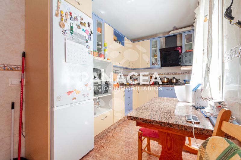 Foto a4de6f91-13e3-49e2-a452-145129c09ade. Casa adossada amb aparcament a Roquetas pueblo Roquetas de Mar