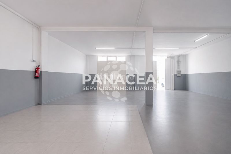Foto bcb118a0-4c7a-4440-b1f6-eb3111af6663. Nau industrial a puebla de Vícar Vícar