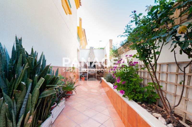 Foto 0ffbd387-e34e-479b-87f7-4f9e7421b037. Maison jumelée avec parking dans Roquetas pueblo Roquetas de Mar