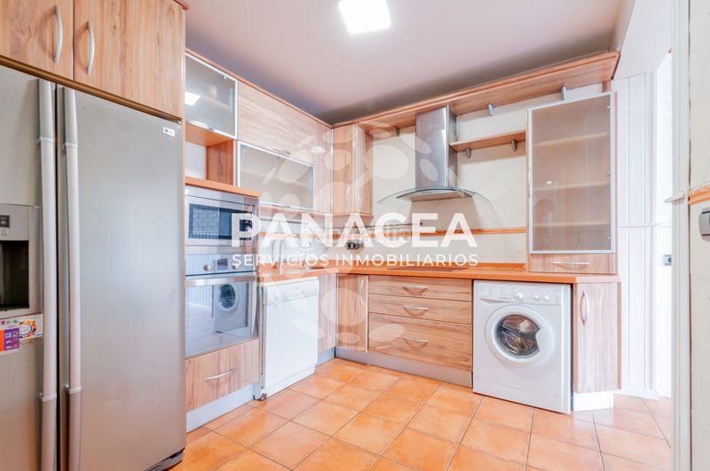 Foto cd9d9a61-4752-4c99-9088-3967362d08ca. Maison jumelée avec parking dans Roquetas pueblo Roquetas de Mar