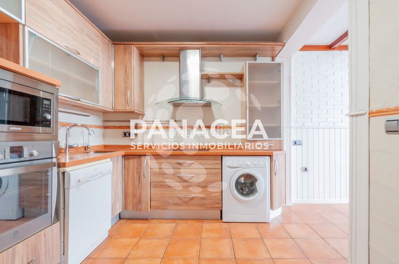 Foto e1c63b6e-abb9-4b64-acfa-ba52a62df7e2. Maison jumelée avec parking dans Roquetas pueblo Roquetas de Mar