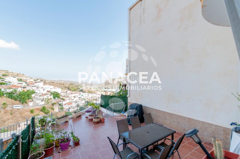 Foto 8f6a8086-81ff-478a-ae97-7d43c6b4a861. Casa adossada amb aparcament piscina a Albuñol