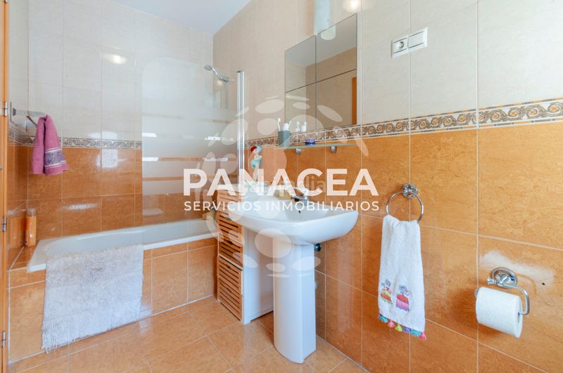Foto a6c927c7-1897-4388-b806-692a5b55cc73. Casa adossada amb aparcament piscina a Albuñol
