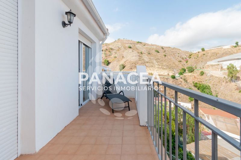 Foto a901123f-ff22-458b-b726-663893affa77. Casa adossada amb aparcament piscina a Albuñol