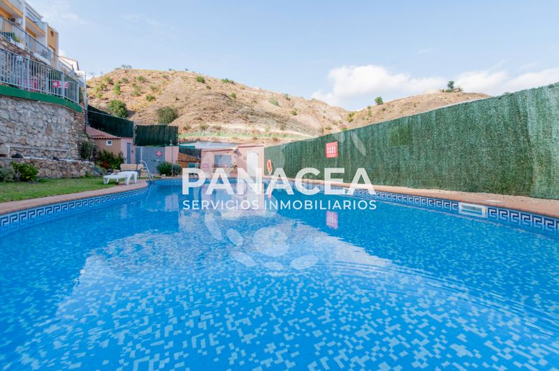Foto ae21d312-7767-4ad4-8864-d0b2116b2abc. Casa adossada amb aparcament piscina a Albuñol