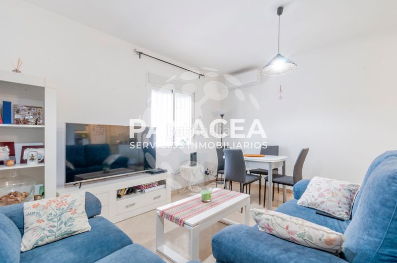 Foto bd8683b7-727f-43b7-ac3a-497b0450f3dd. Casa adossada amb aparcament piscina a Albuñol
