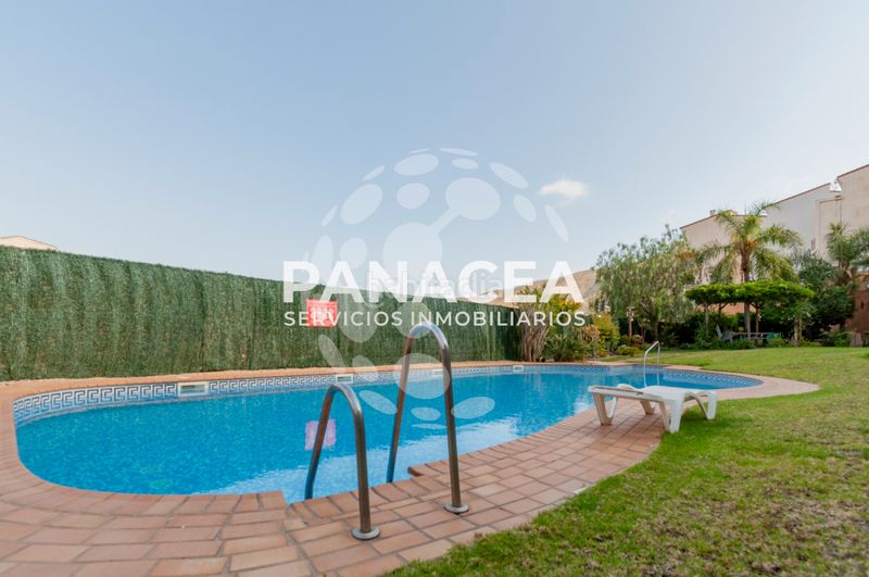 Foto ed81e7ba-07a6-483d-96e8-c225705ec9d4. Casa adossada amb aparcament piscina a Albuñol