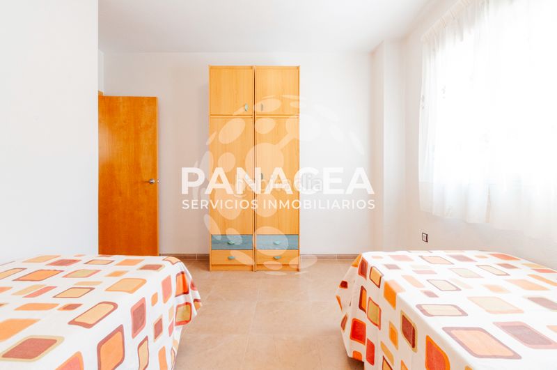 Foto 0e562bbc-8d97-45ae-9005-4ba835a068a2. Casa aparellada amb aparcament a Viator