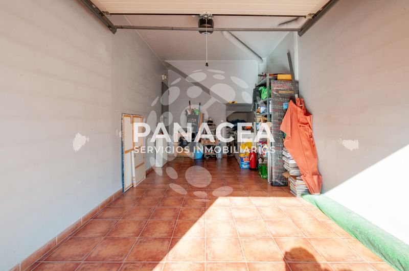 Foto 3f7ba690-59a2-4f5b-8799-7911196df373. Casa aparellada amb aparcament a Viator