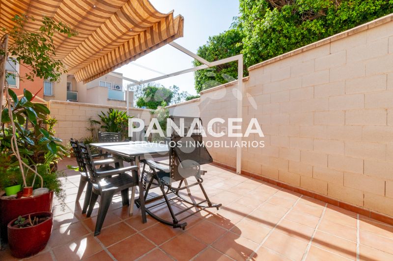 Foto 40728a97-e6f5-4bc8-9703-87d609bfb8e5. Casa aparellada amb aparcament a Viator