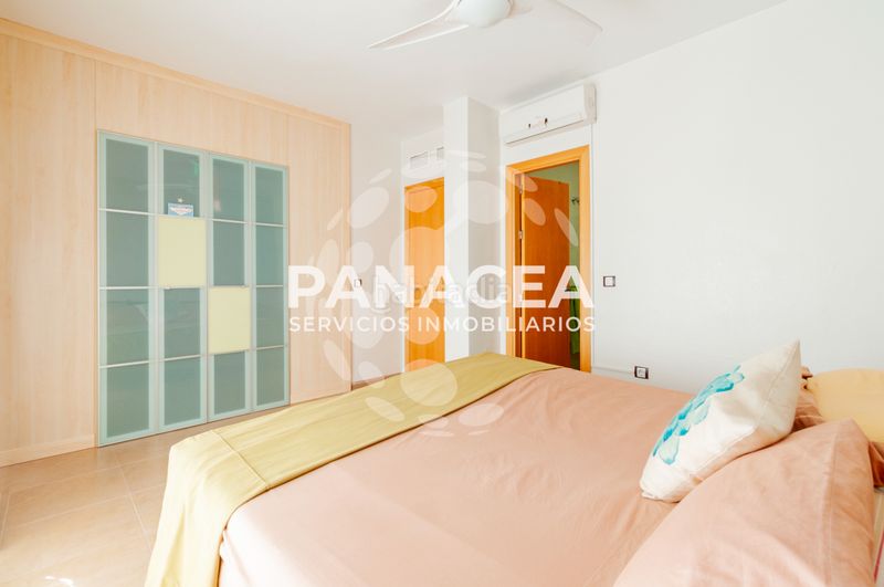 Foto 410b9165-c8e9-4a6f-bfd4-25503049147c. Casa aparellada amb aparcament a Viator
