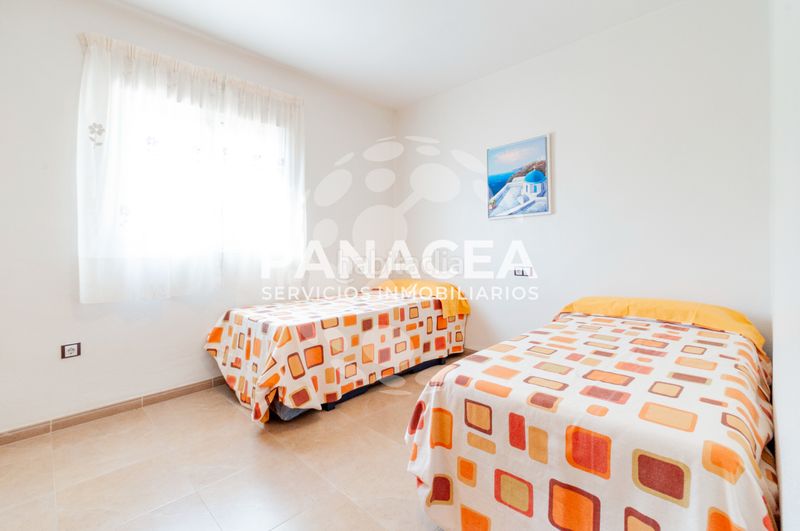 Foto 4b4874f1-8f61-4d4f-9d08-0658e7ac8a72. Casa aparellada amb aparcament a Viator