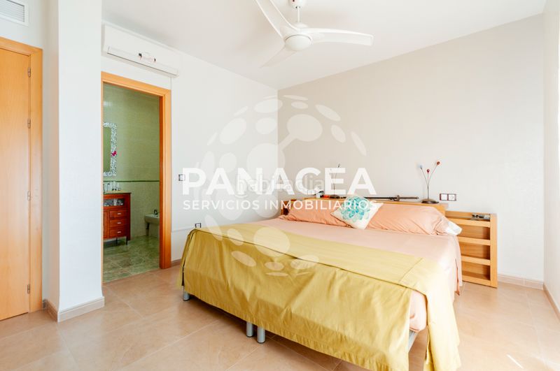 Foto 606a14f3-6779-45e8-a8c9-e31cb7f9d377. Casa aparellada amb aparcament a Viator