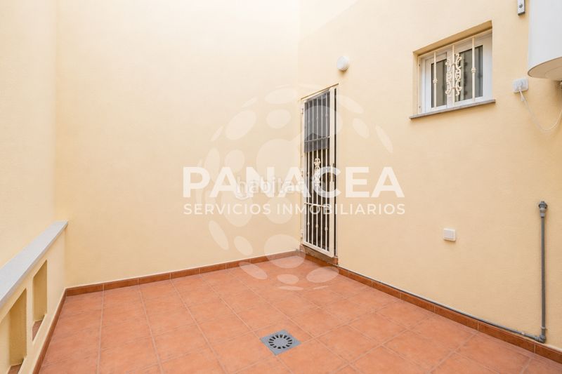 Foto 8fa305c9-f7e2-47a7-b8fd-0476a46f7faf. Casa aparellada amb aparcament a Viator