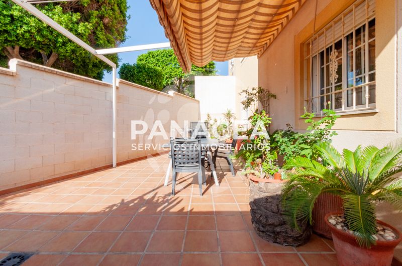 Foto 9b742cc7-8825-4812-ba48-1c3b7a3daa49. Casa aparellada amb aparcament a Viator