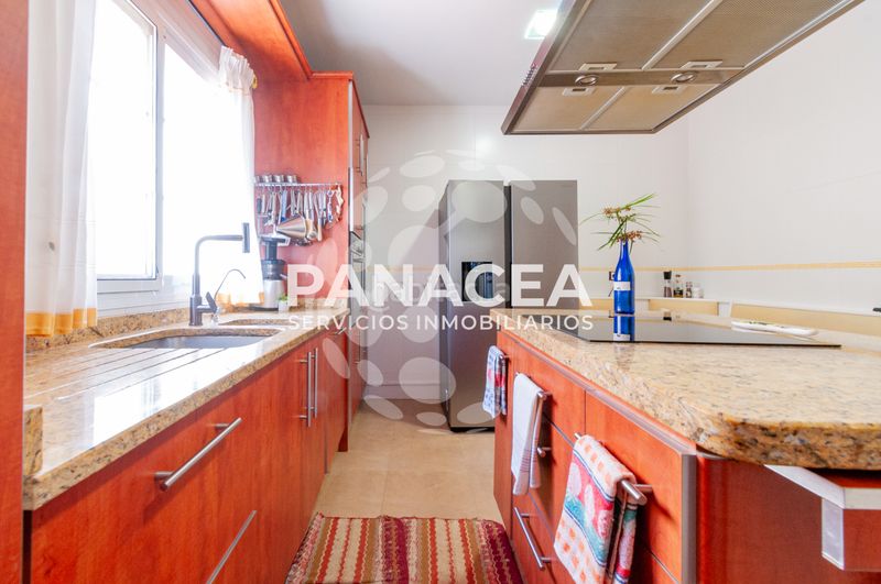 Foto a3489e63-6038-4934-95a7-70fcf91e1ed3. Casa aparellada amb aparcament a Viator