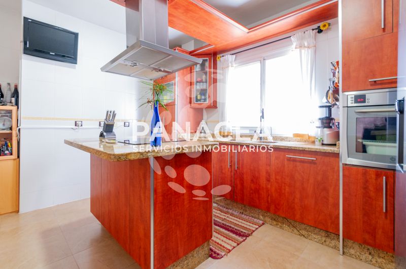 Foto a67accbe-8510-4c36-b6f2-7b5b3e5023ae. Casa aparellada amb aparcament a Viator