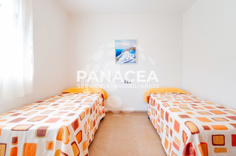 Foto c4989654-4541-454e-ae34-ca4d31d80ee9. Casa aparellada amb aparcament a Viator