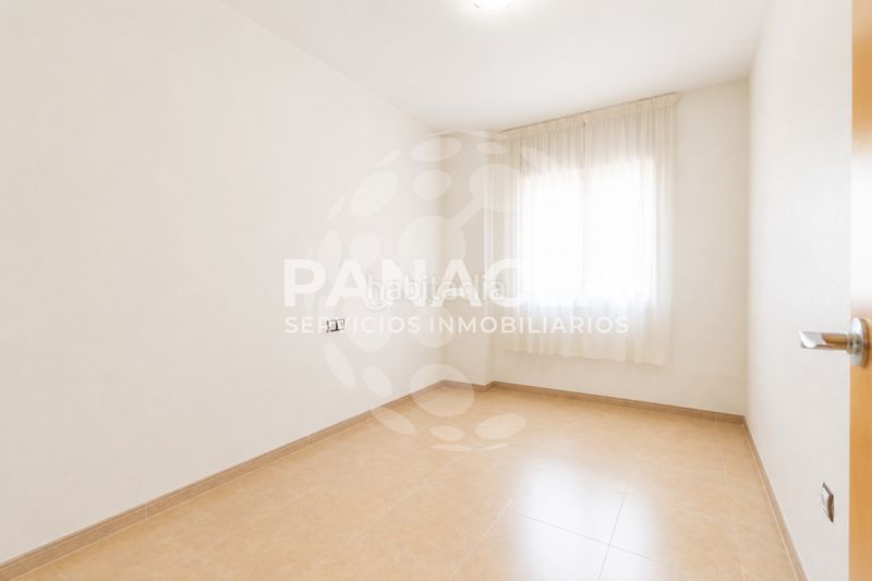 Foto c58e73c6-24f2-486f-a2a4-53e524fd1027. Casa aparellada amb aparcament a Viator