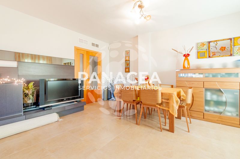 Foto d33f4dad-8088-46ff-876f-b1edfe27ddb2. Casa aparellada amb aparcament a Viator
