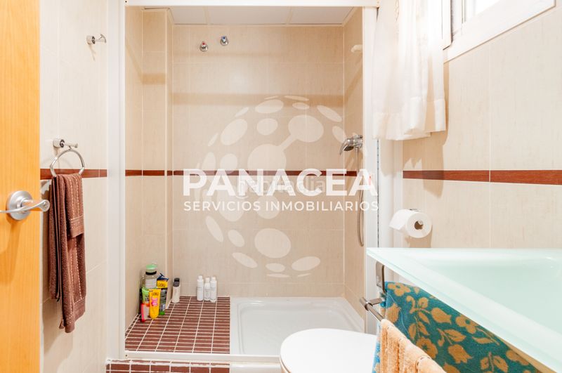 Foto dca2af79-d5e8-40fc-b9e0-37c5bc13baf0. Casa aparellada amb aparcament a Viator