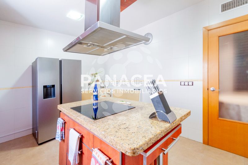 Foto ea0b4905-c7f2-4d88-9189-c1605be57048. Casa aparellada amb aparcament a Viator