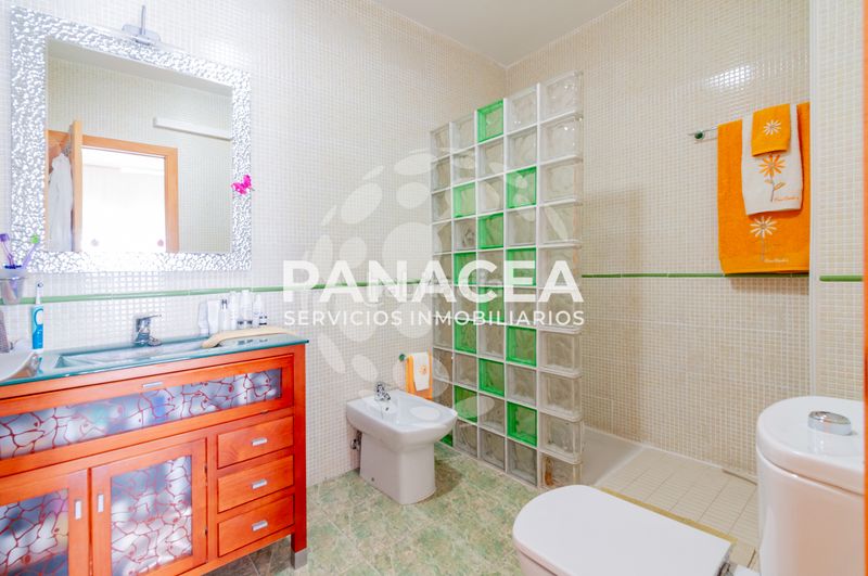 Foto ed9de5eb-62af-428b-8005-e761462da0c7. Casa aparellada amb aparcament a Viator