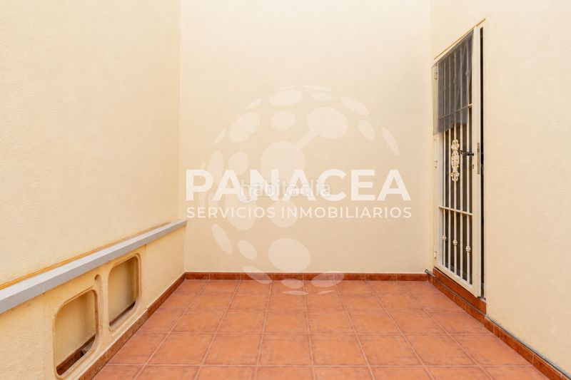 Foto ef60b421-3ba8-4de4-a4ea-57a6cbd1e35d. Casa aparellada amb aparcament a Viator