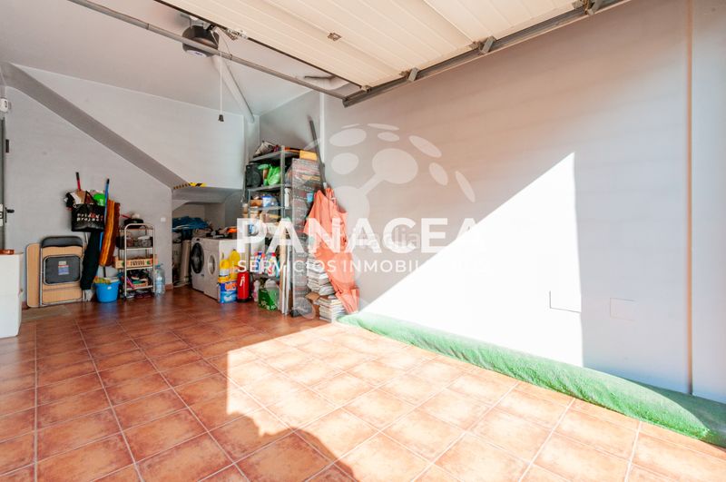 Foto f2212673-ba77-4670-b983-61b4a32858a6. Casa aparellada amb aparcament a Viator