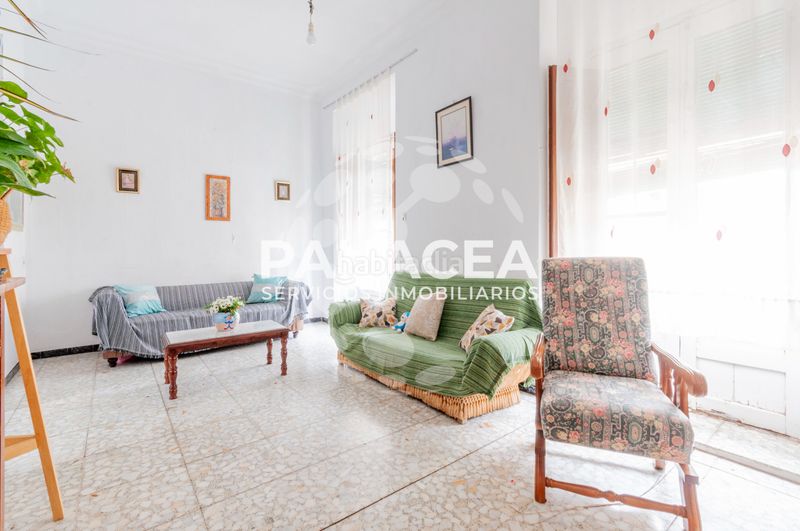 Foto 1604ed8e-b068-41f0-a4e3-f94091a7a561. Casa aparellada amb aparcament a Berja