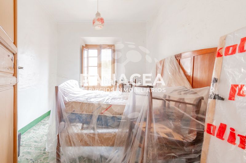 Foto 1dd823cd-c5ab-485a-8463-3cf0b7a16167. Casa aparellada amb aparcament a Berja