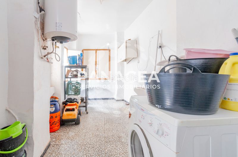 Foto 40ba77f1-35a9-4a44-a8ef-731052d7ff52. Casa aparellada amb aparcament a Berja