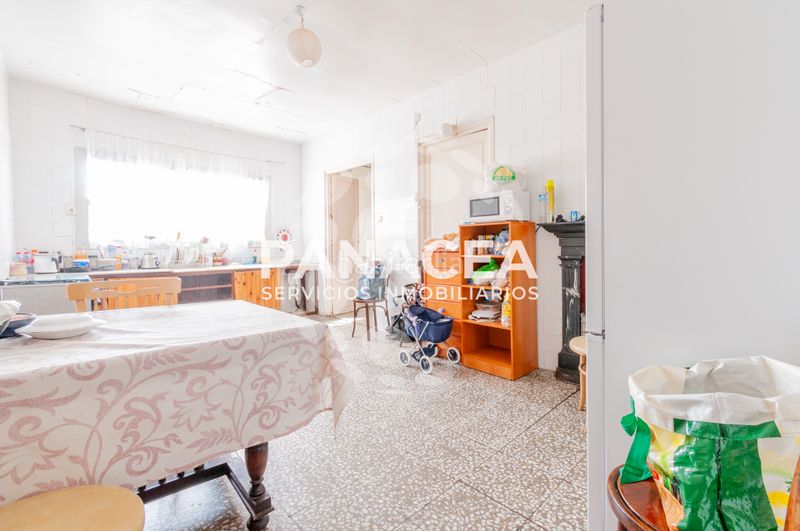 Foto 5cce80ff-fad0-4e6f-9ac6-3e8adfec837e. Casa aparellada amb aparcament a Berja
