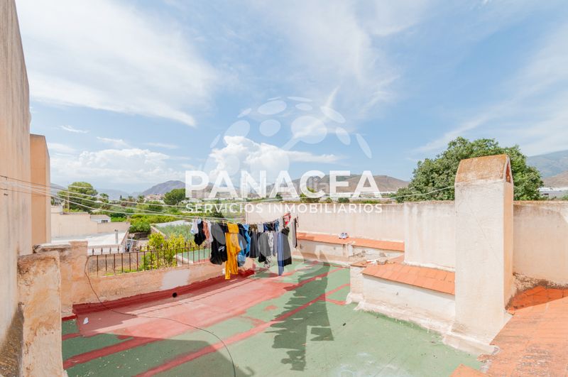 Foto 647501e7-7152-4de4-8a26-18de0675622b. Casa aparellada amb aparcament a Berja