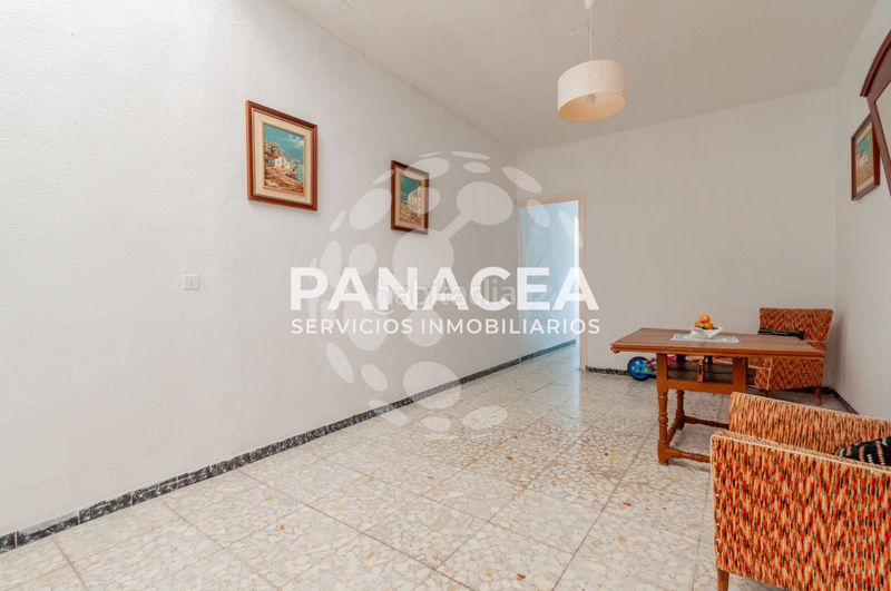 Foto 8632695b-4d39-47a7-a79e-829f77cfc49a. Casa aparellada amb aparcament a Berja