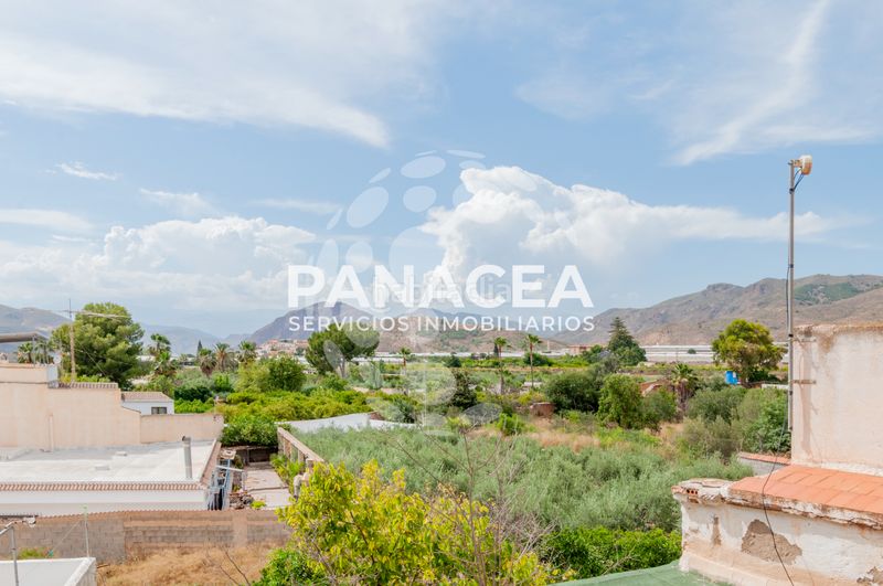 Foto 86a60028-4ad7-44a3-a2a0-bfc9d1ee973e. Casa aparellada amb aparcament a Berja