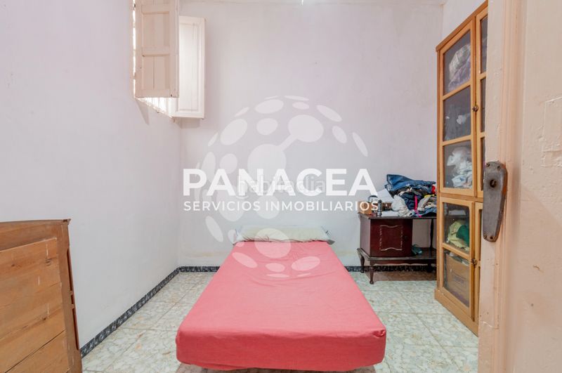 Foto c3b9d7c1-80b9-4c31-87a4-c6c787a729e9. Casa aparellada amb aparcament a Berja