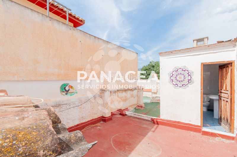 Foto c87f558a-3dd6-4c0f-b194-0ace480a679e. Casa aparellada amb aparcament a Berja