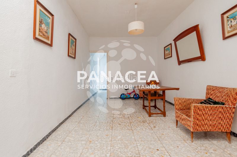 Foto dd5aa1cc-6b65-4ac6-ac1a-bc24028100e3. Casa aparellada amb aparcament a Berja