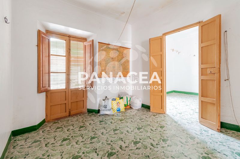 Foto e5a1c3a7-bb44-4122-a138-75f7f2570fce. Casa aparellada amb aparcament a Berja