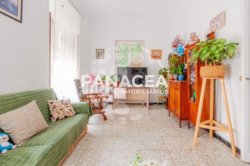 Foto ea4319c9-42d9-47d6-a359-c086804f435c. Casa aparellada amb aparcament a Berja