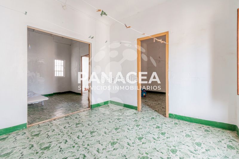 Foto effd730f-76d0-474b-85fb-254c74f38a96. Casa aparellada amb aparcament a Berja