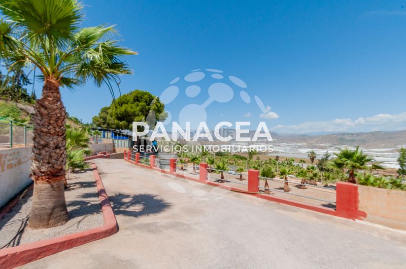 Foto 7a322cbf-5ba5-40d1-873a-59740fd40aac. Finca rústica  en venta en Berja