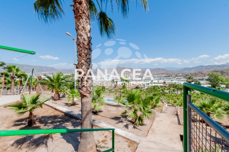 Foto be772084-ebe9-41dc-8834-bb3ef6a39fd1. Finca rústica  en venta en Berja