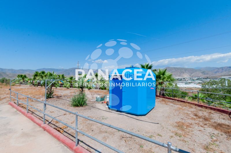 Foto c9d30124-16d4-4af9-9cef-1c27fd7487e3. Finca rústica  en venta en Berja