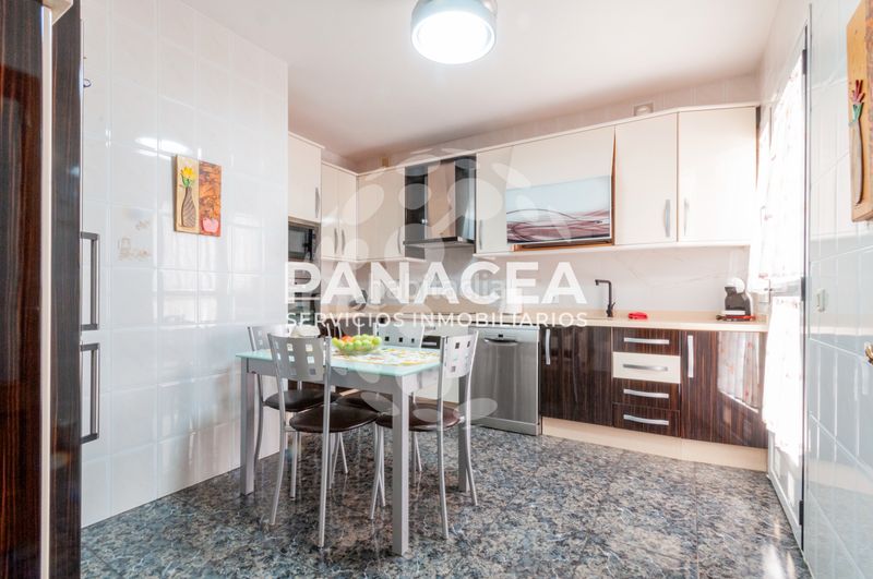 Foto 7153b90b-e931-4203-8ddd-1a57cd1c2abb. Casa aparellada amb aparcament a La Gangosa Vícar