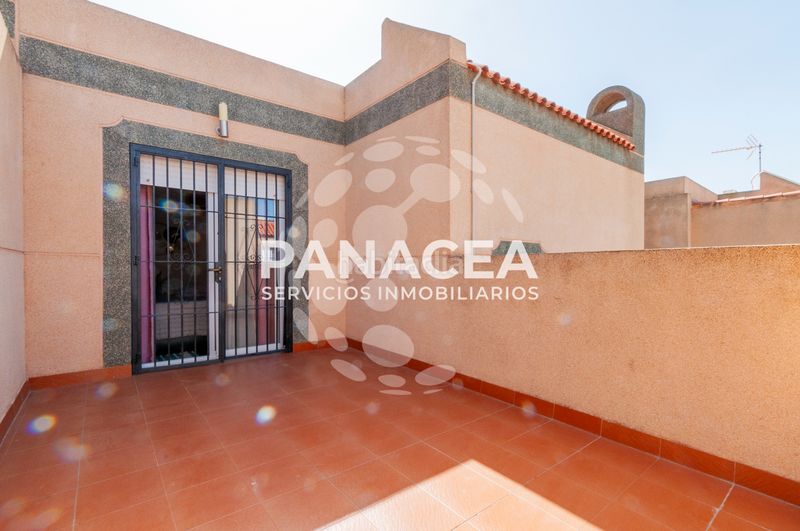 Foto 92b71e71-d40a-4bd4-84a6-301f036bdc26. Casa aparellada amb aparcament a La Gangosa Vícar